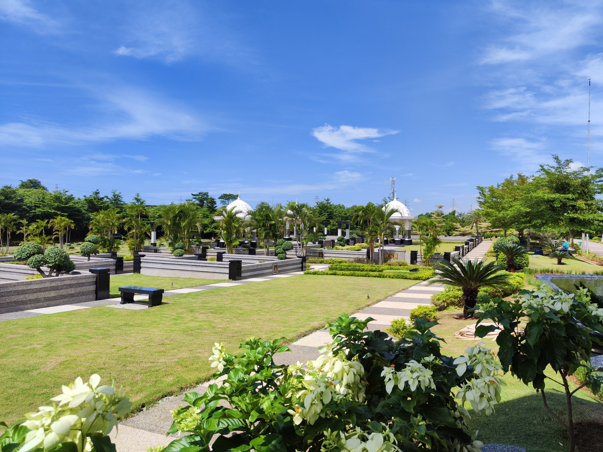 AlAzharMemorialGarden.com/ViewLandscape