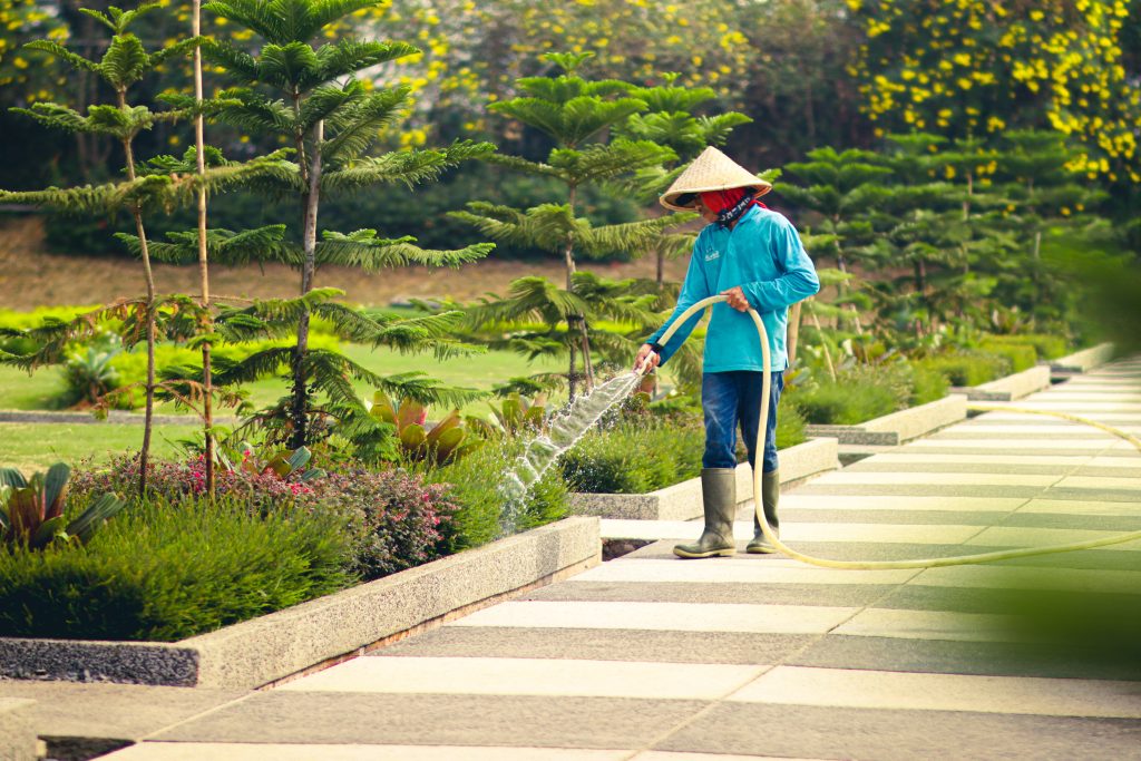 Perawatan walkway, di Pemakaman Muslim Al Azhar Memorial Garden